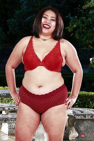 Outdoor pics of chubby Asian mom with hairy peach