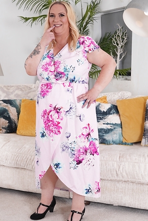 Mature babe in floral dress spreads thick hips for bold red lace thong solo tease